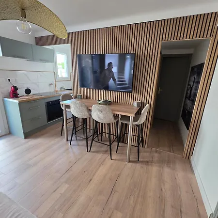 Avec Bel Exterieur Et Parking Privatif Apartman *